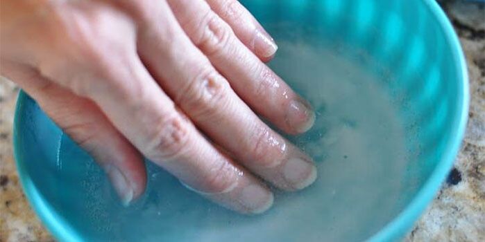 Nagelbad gegen Pilze